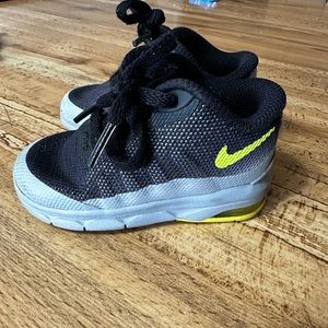 Infant Nike Air Max Invigor shoes